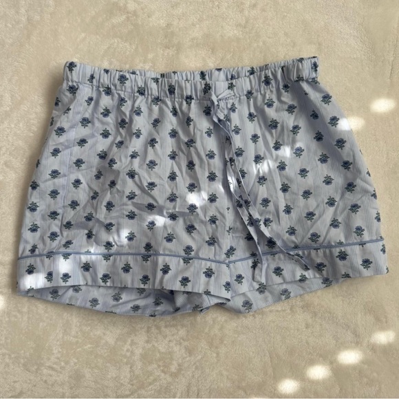 Floral Print Women's Shorts - Picture 1 of 4